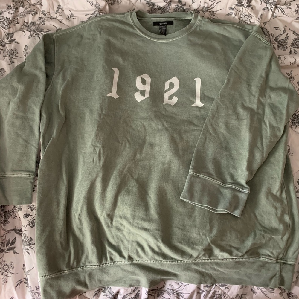 FOREVER 21 GRAPHIC CREWNECK